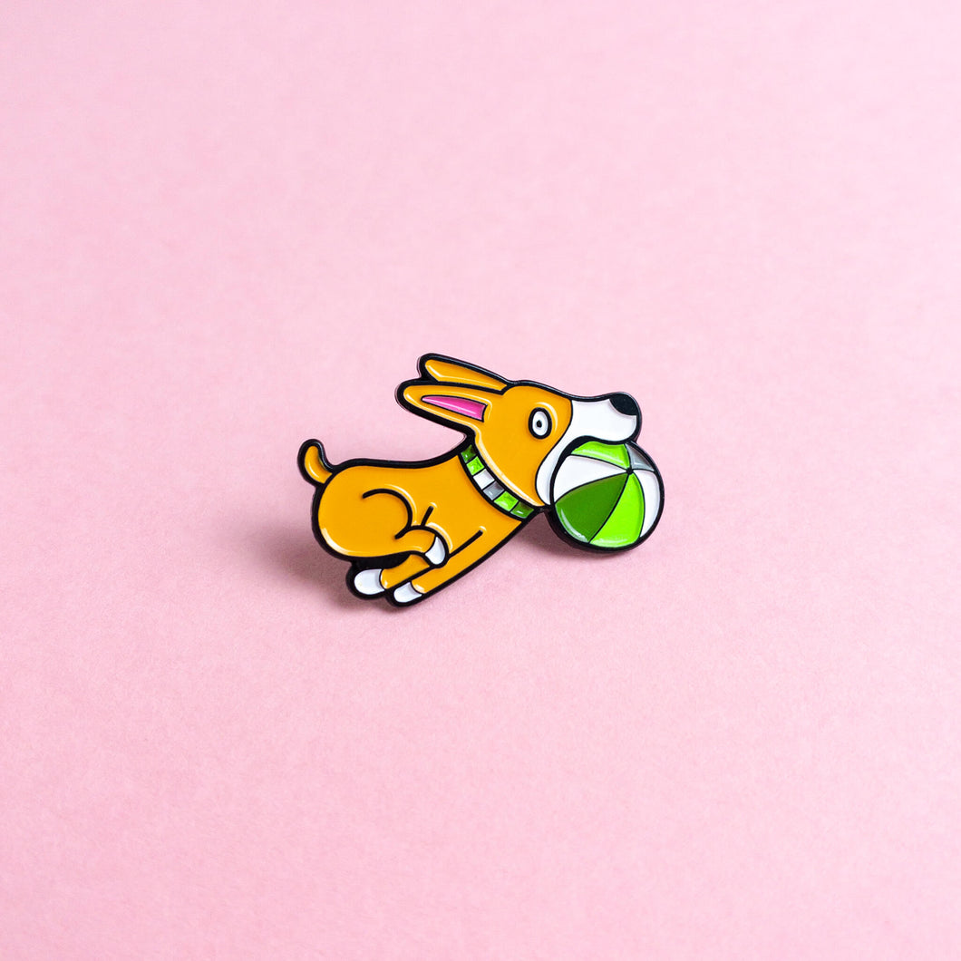 Doggo (aromantic) — enamel pin